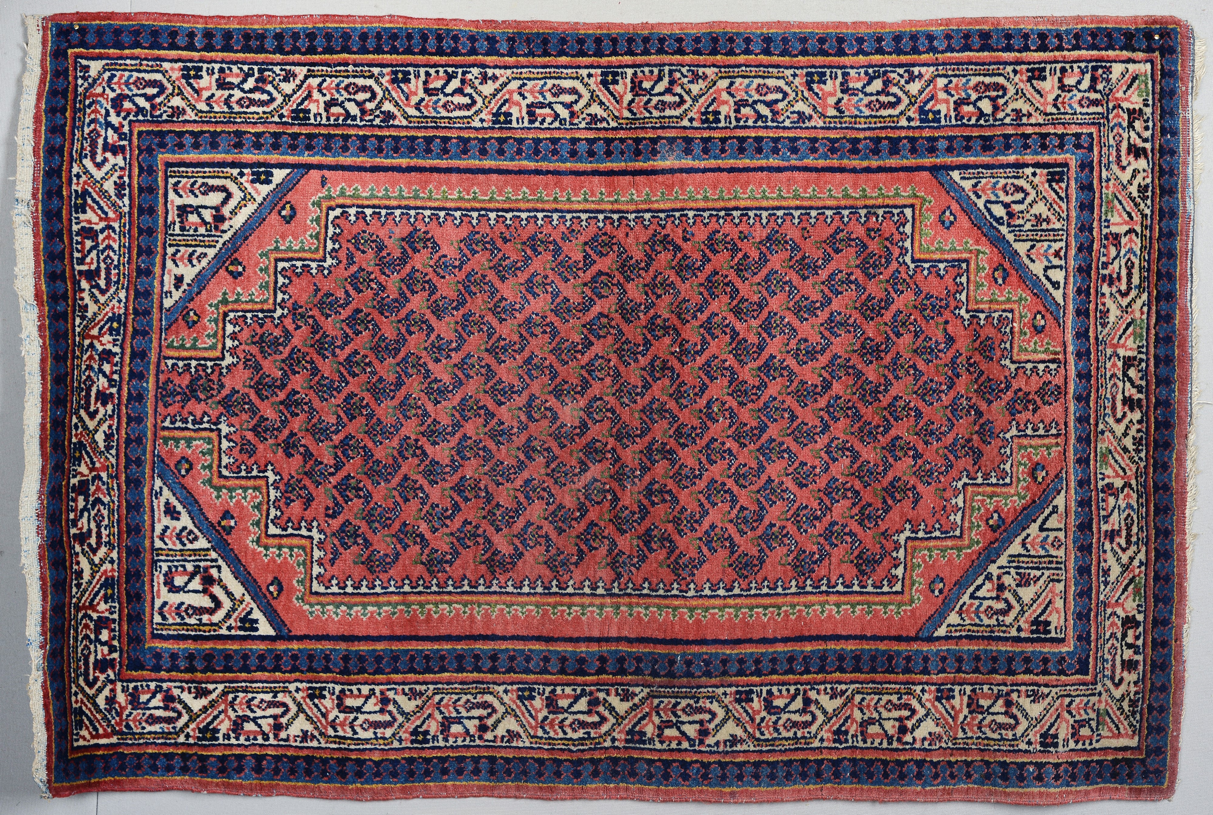 Due tappeti, dimensioni 77x104 cm e 104x155 cm