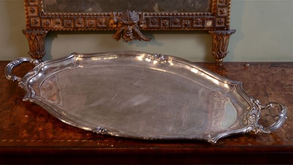 Grande vassoio ovale in argento  - Asta ARGENTI E OGGETTI D'ARTE DA UNA COLLEZIONE PRIVATA SENESE - Pananti Online