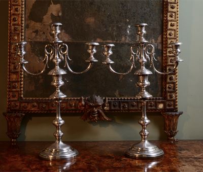 Coppia di Grandi Candelabri in Metallo Argentato