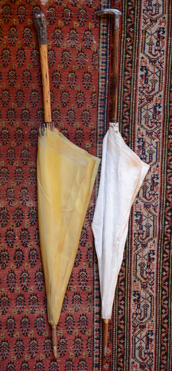 Due ombrellini da collezione