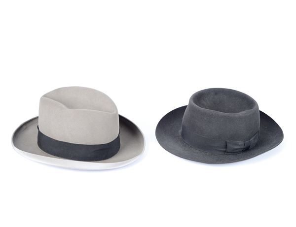 Due cappelli da uomo