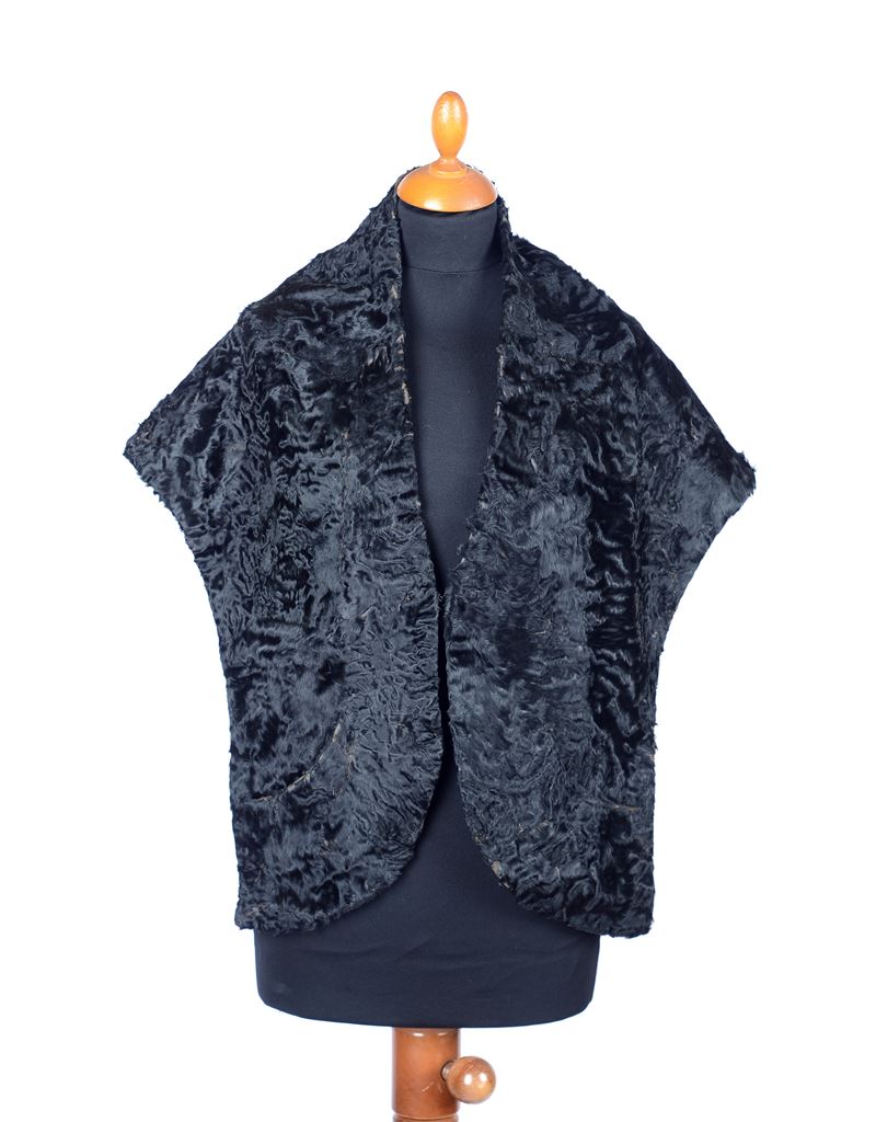 Stola in astrakan nero