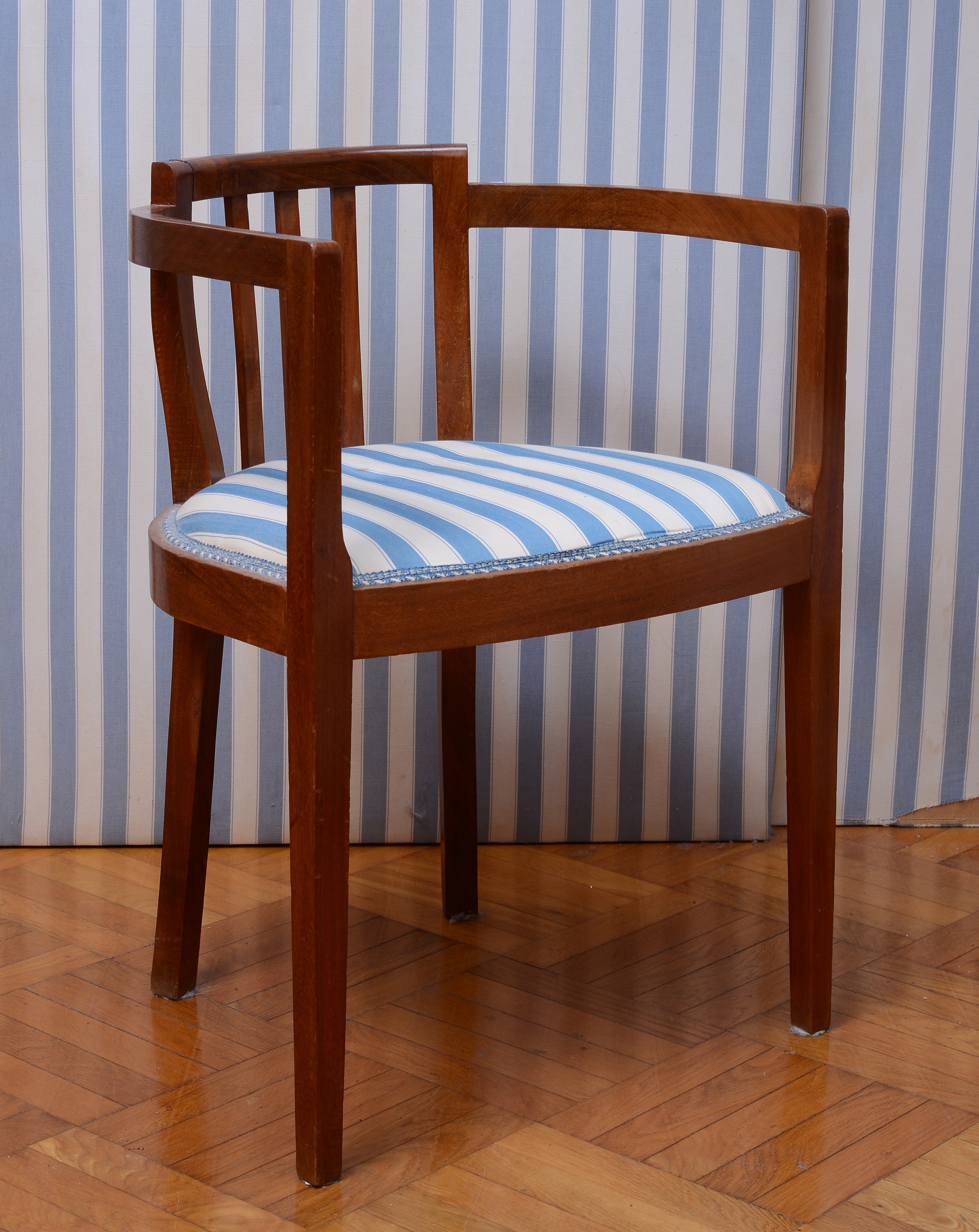Poltroncina in Noce