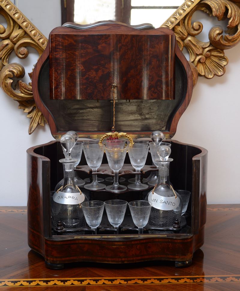 Cofanetto da Liquore Impiallacciato in Radica di Noce