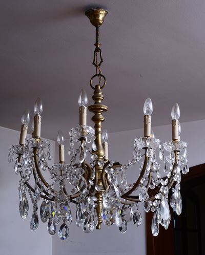 Grande Lampadario in Metallo Dorato e Cristalli
