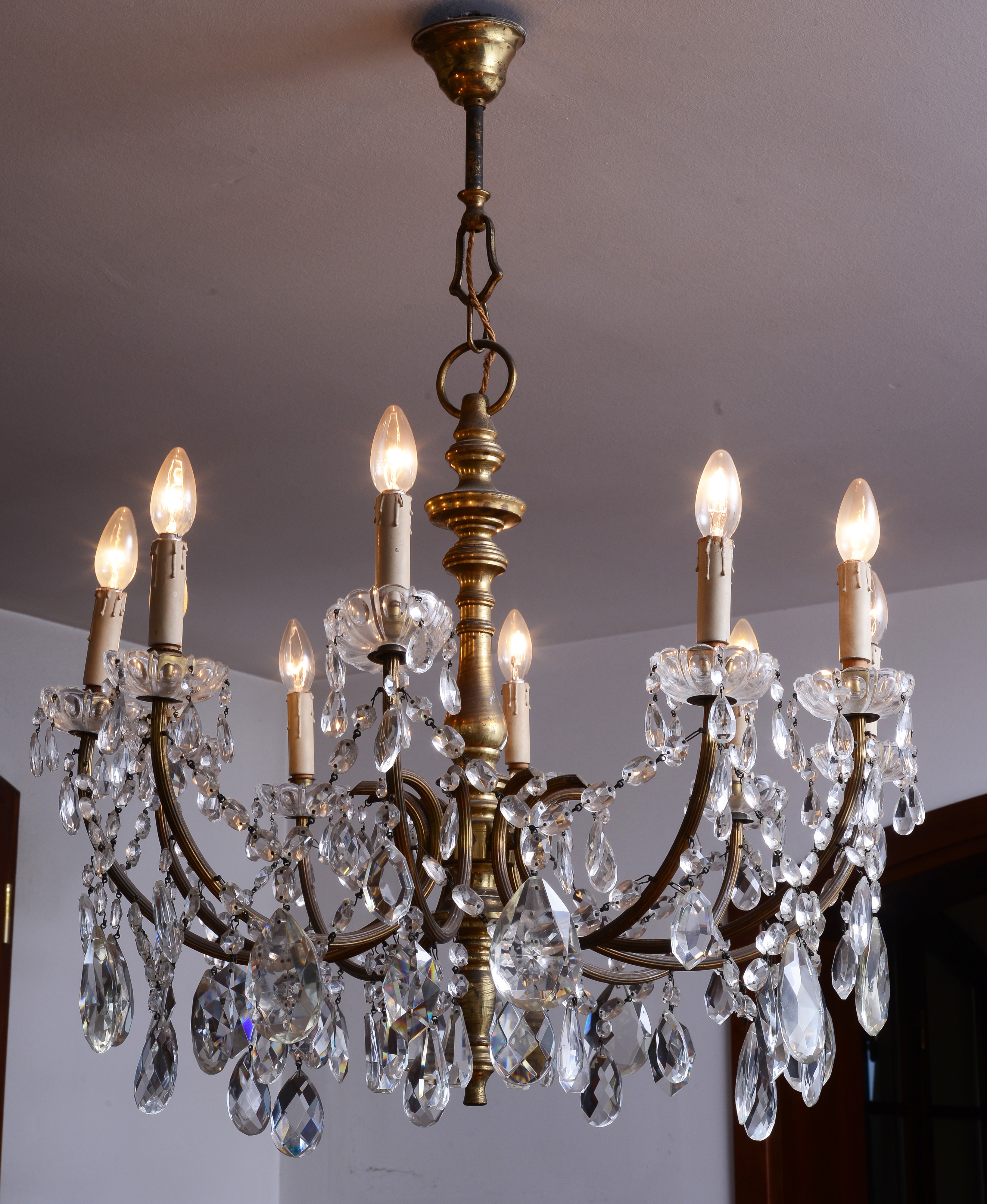 Grande Lampadario in Metallo Dorato e Cristalli