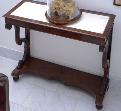 Console in Mogano