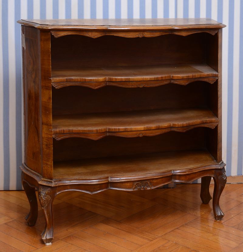 Piccola Libreria Impiallacciata in Radica di Noce e Legno di Frutto