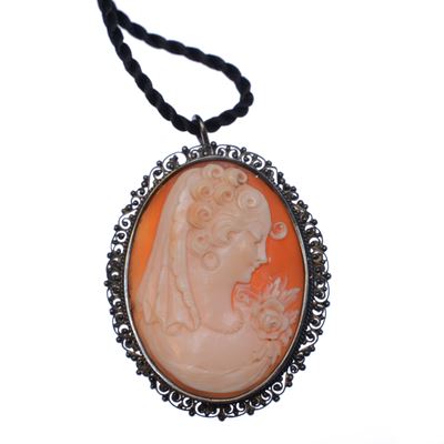 Broche e Spilla con Cammeo