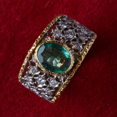 Anello in Oro Bianco e Giallo con Smeraldo e Diamanti