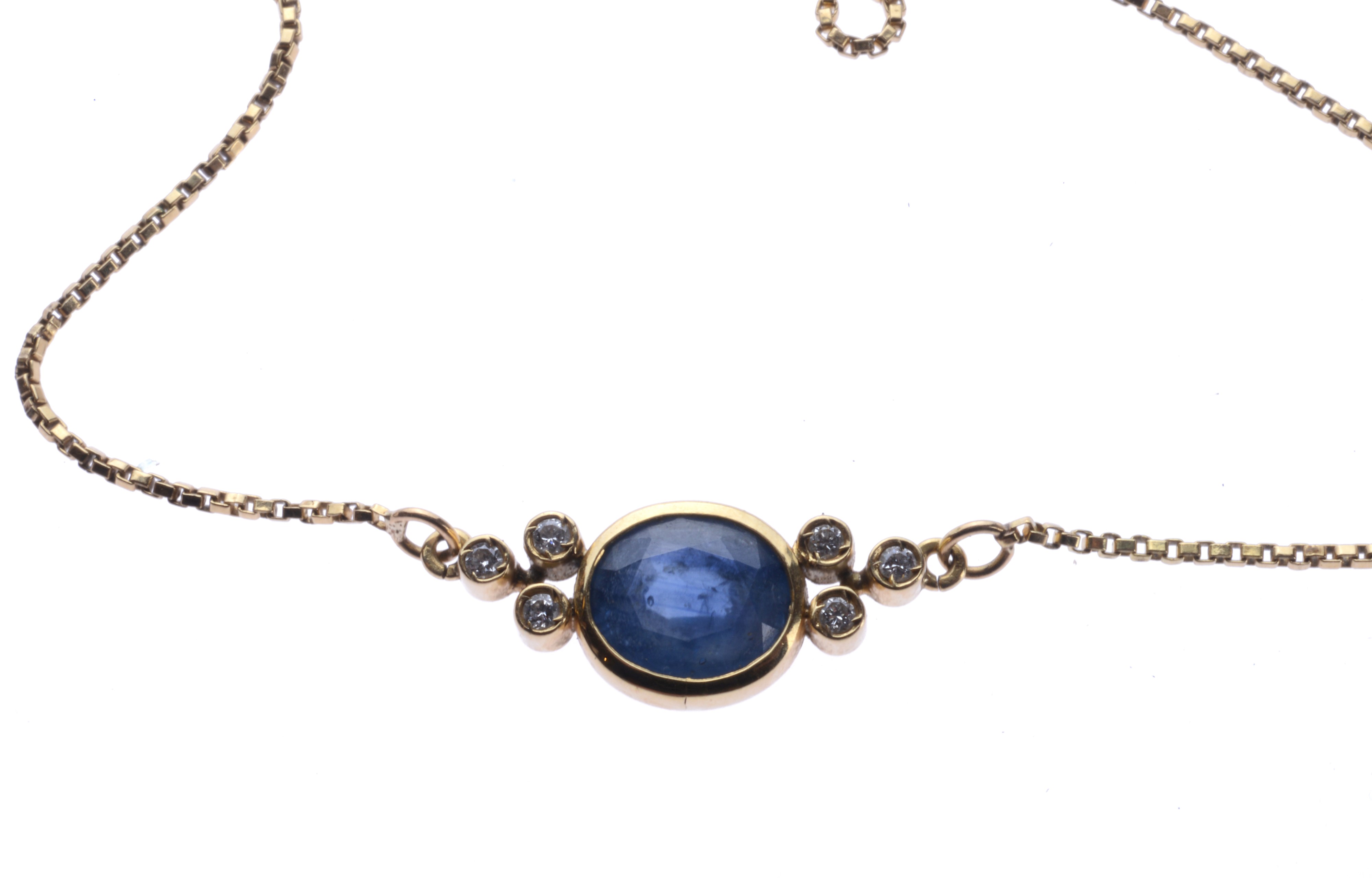Collana con Zaffiro Centrale e Diamanti