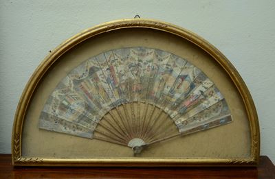 Ventaglio Entro Teca in Legno Dorato