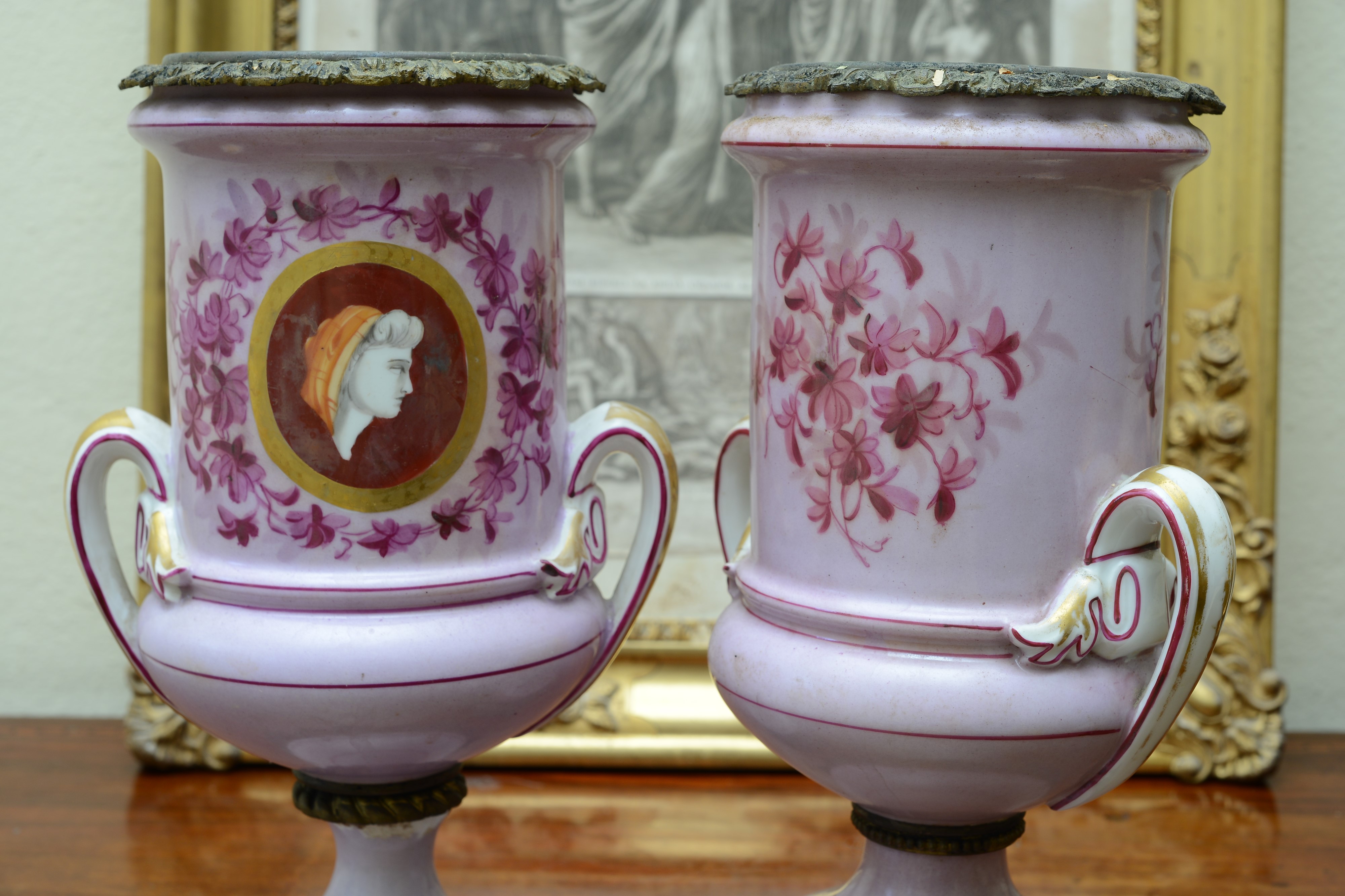 Coppia di vasi in porcellana