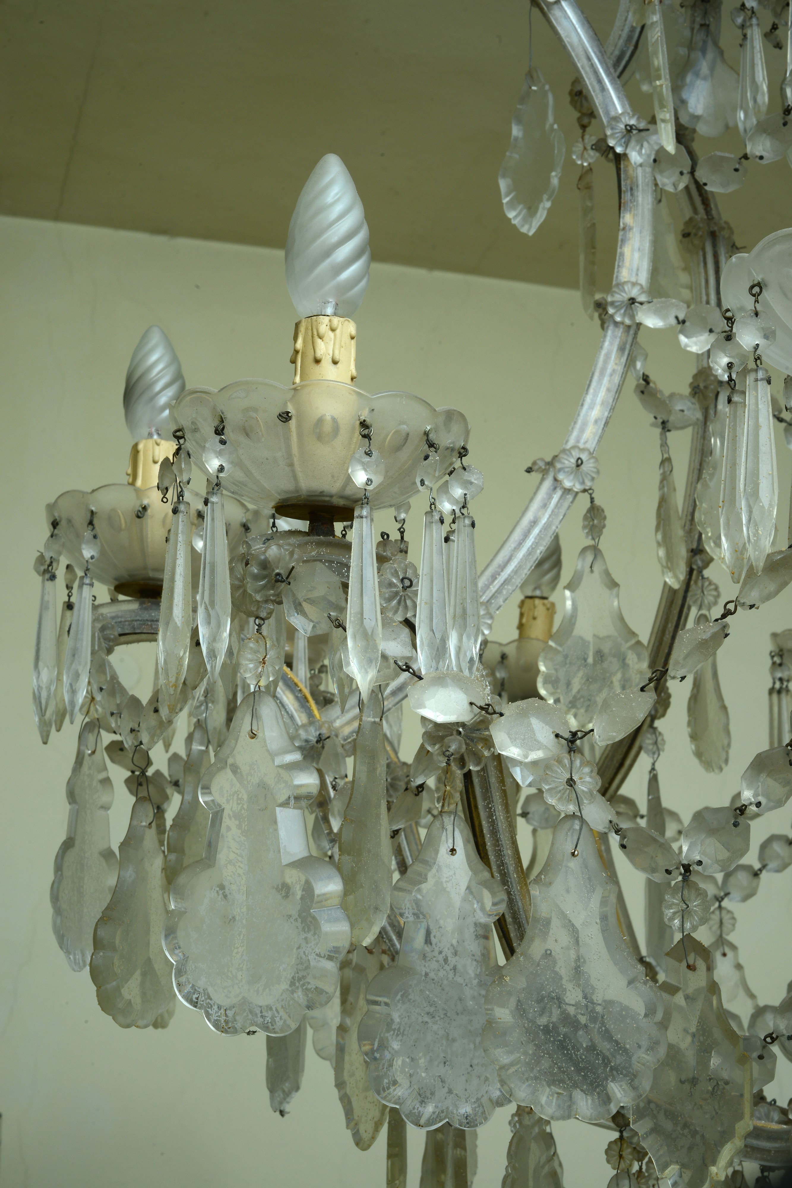 Lampadario Maria Teresa con pendenti a goccia in cristallo