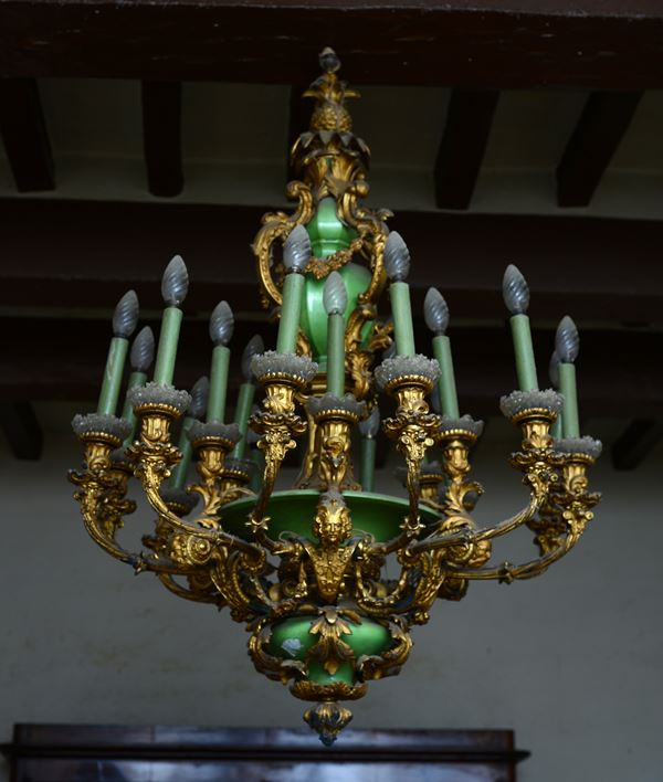 Grande lampadario in porcellana e bronzo dorato  - Asta UNA COLLEZIONE VOLTERRANA - Pananti Online