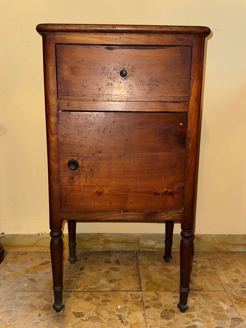 Comodino Rustico in Noce