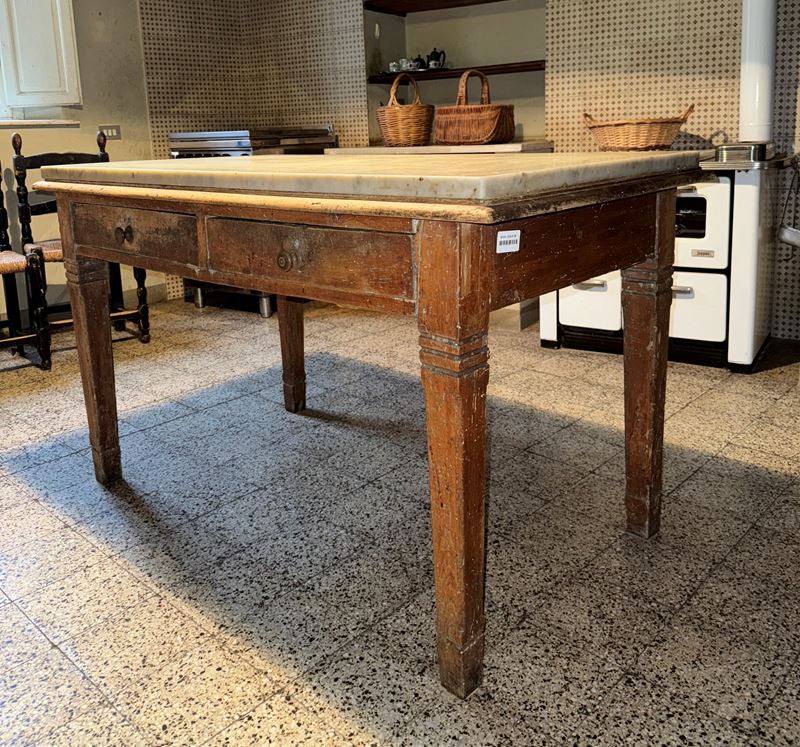 Tavolo rustico da cucina