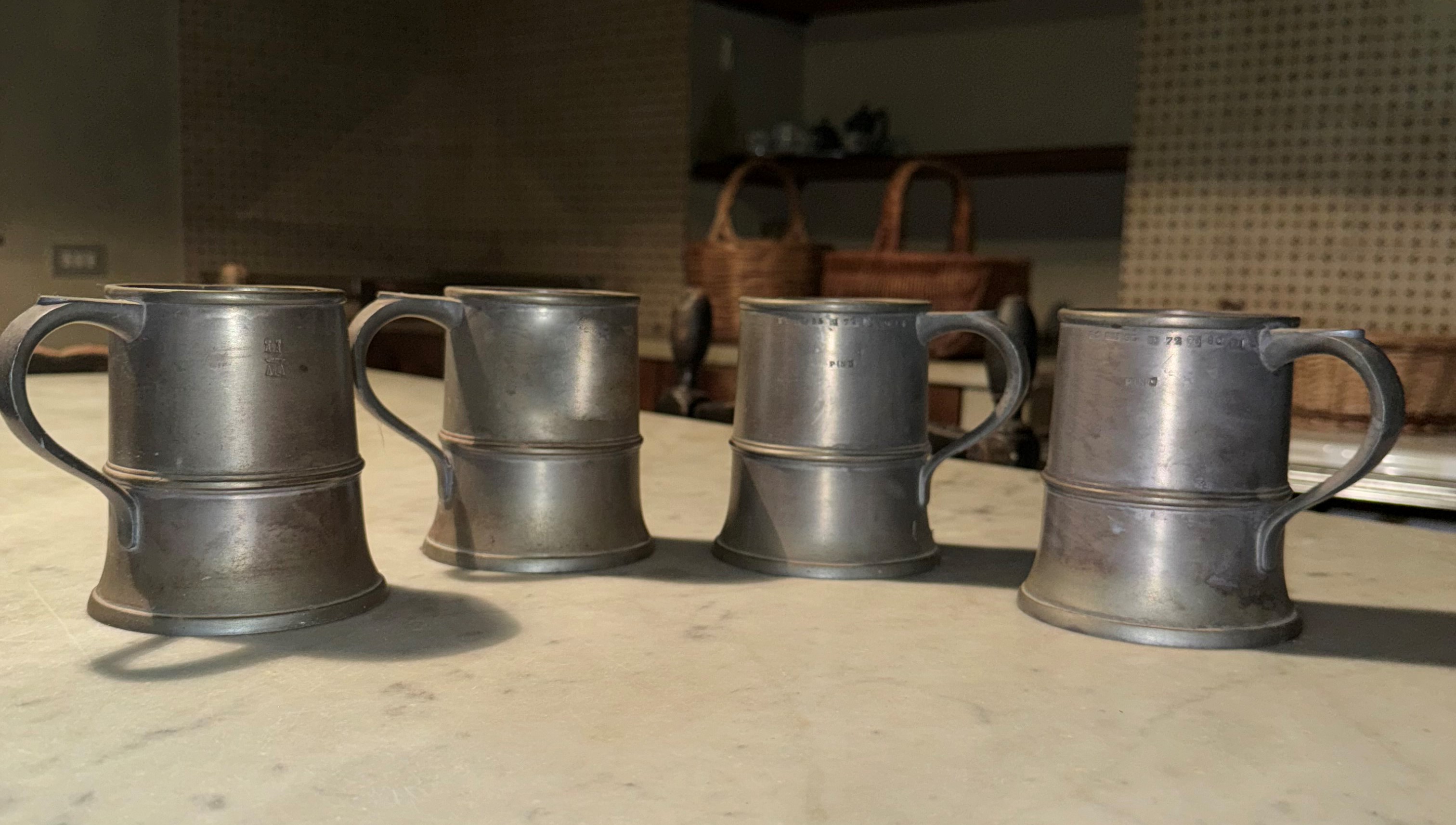 Lotto di curiosità in peltro