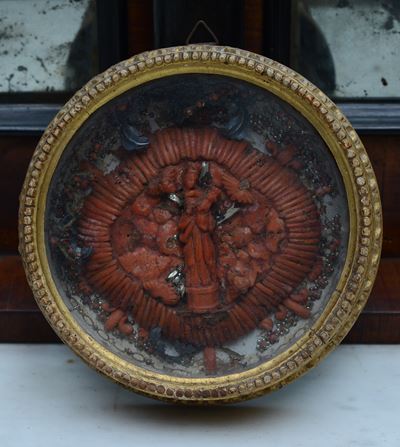 Piccolo Medaglione in Cera Raffigurante Vergine