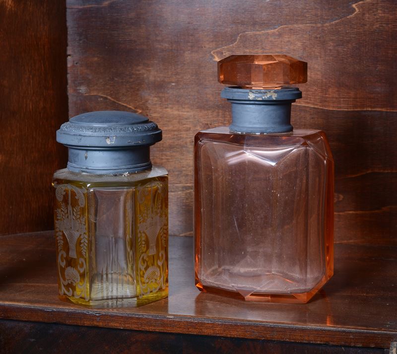 Due porta essenze in vetro molato e metallo argentato