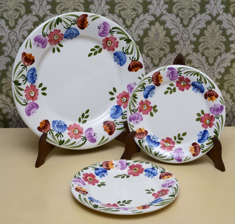 Servito di Piatti in Ceramica