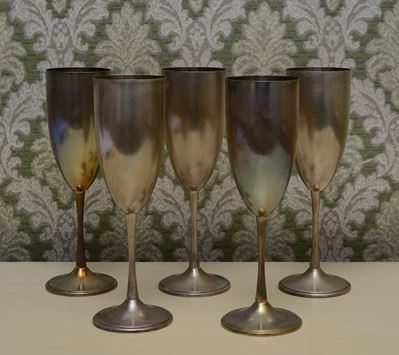 Servito di Dodici Flutes in Argento
