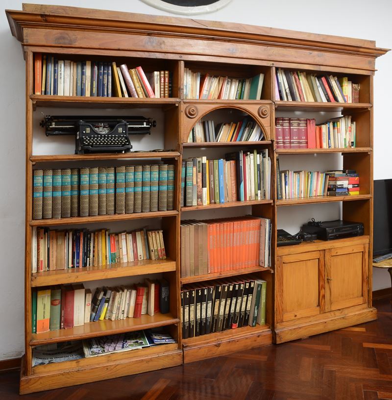 Libreria in Noce e Legno Tenero