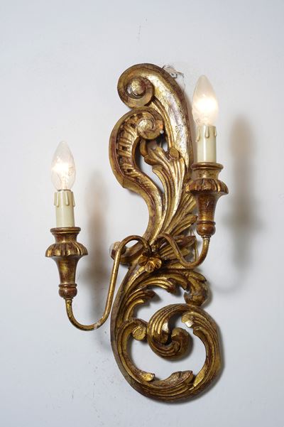 Coppia di Appliques in Legno Intagliato e Dorato