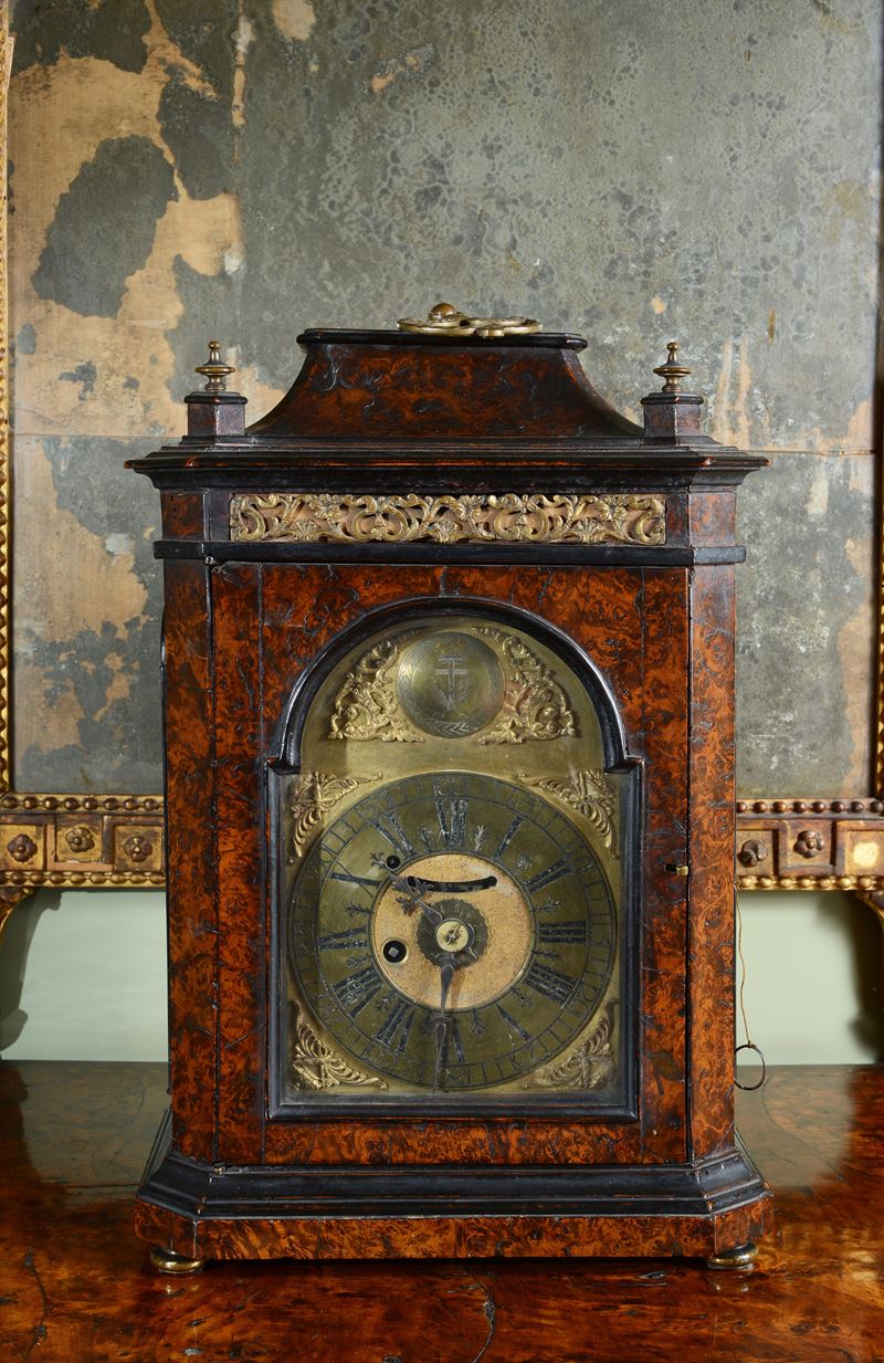 Grande Orologio con Cassa Interamente Impiallacciata in Radica