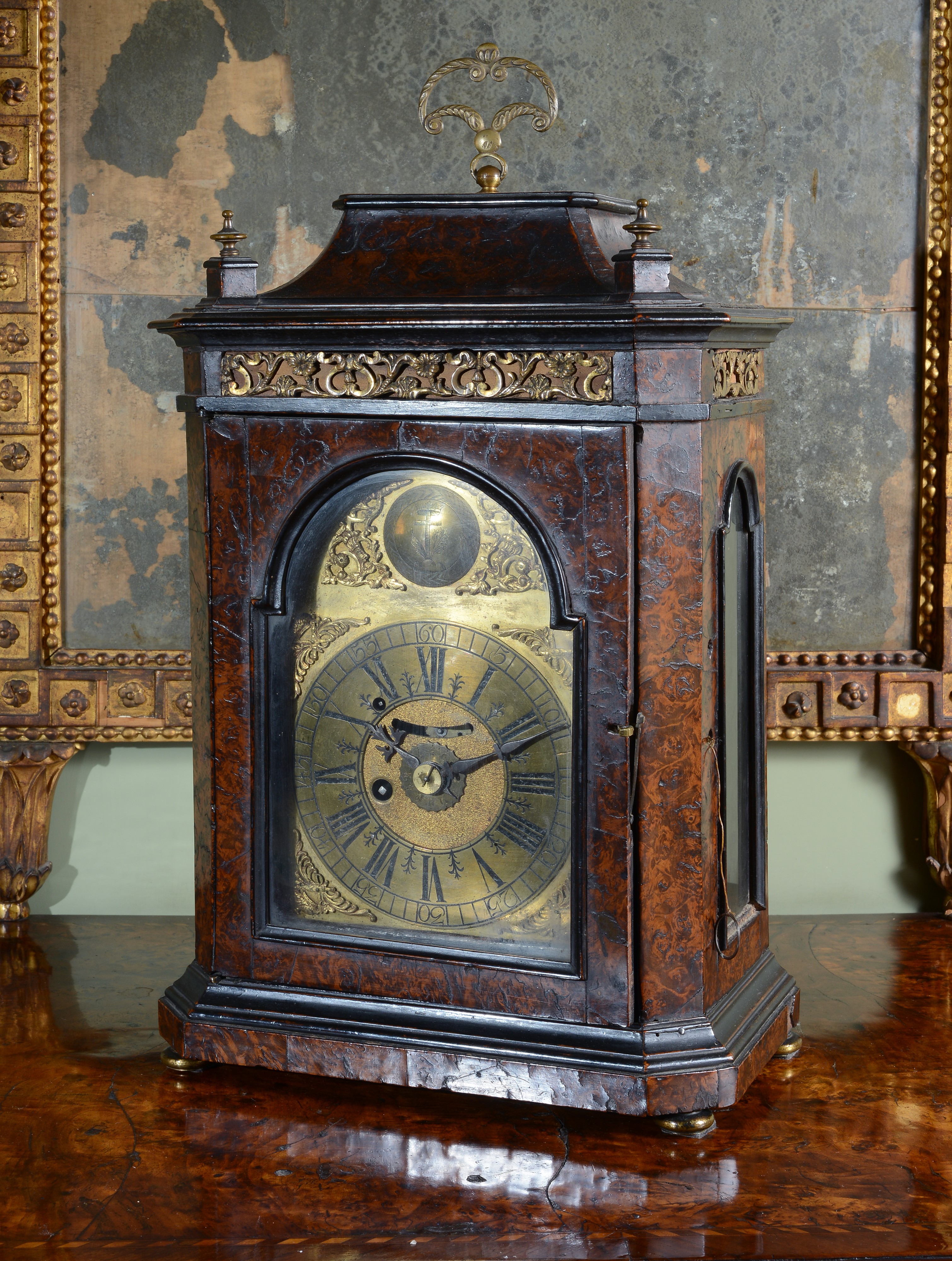 Grande Orologio con Cassa Interamente Impiallacciata in Radica