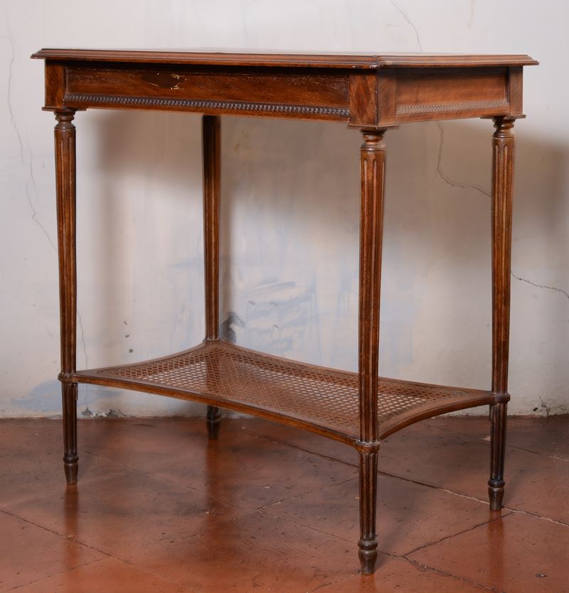 Tavolino da Appoggio in Noce