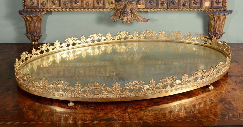 Grande Vassoio in Metallo Dorato