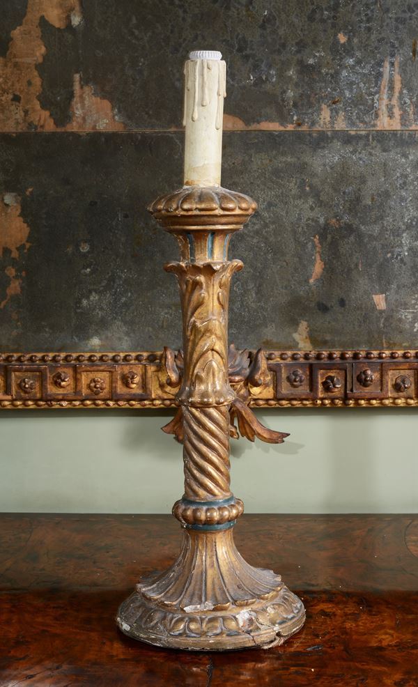 Candelabro in legno intagliato e dorato