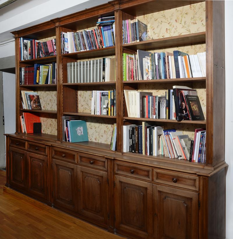 Grande Libreria a Due Corpi in Noce