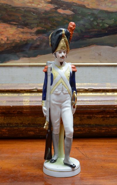 Figura di Ufficiale in Porcellana Policroma