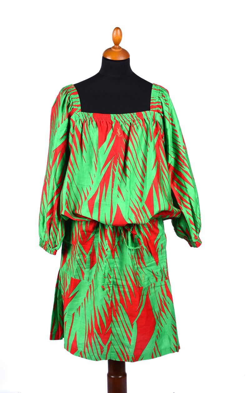 Ampio abito in cotone rosso e verde