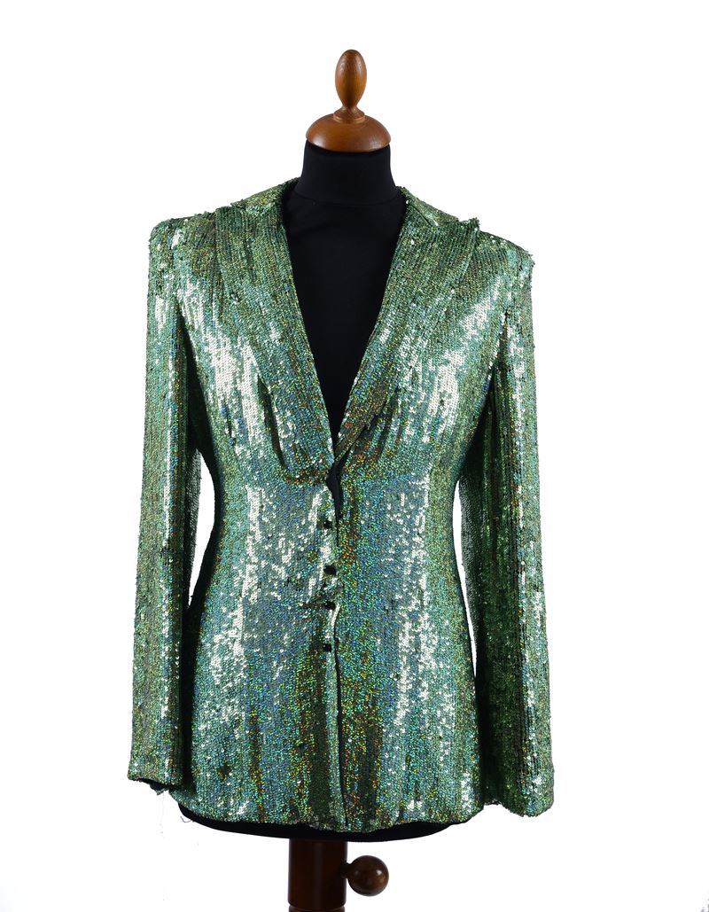 Completo in seta nera completamente ornato da paillettes verdi