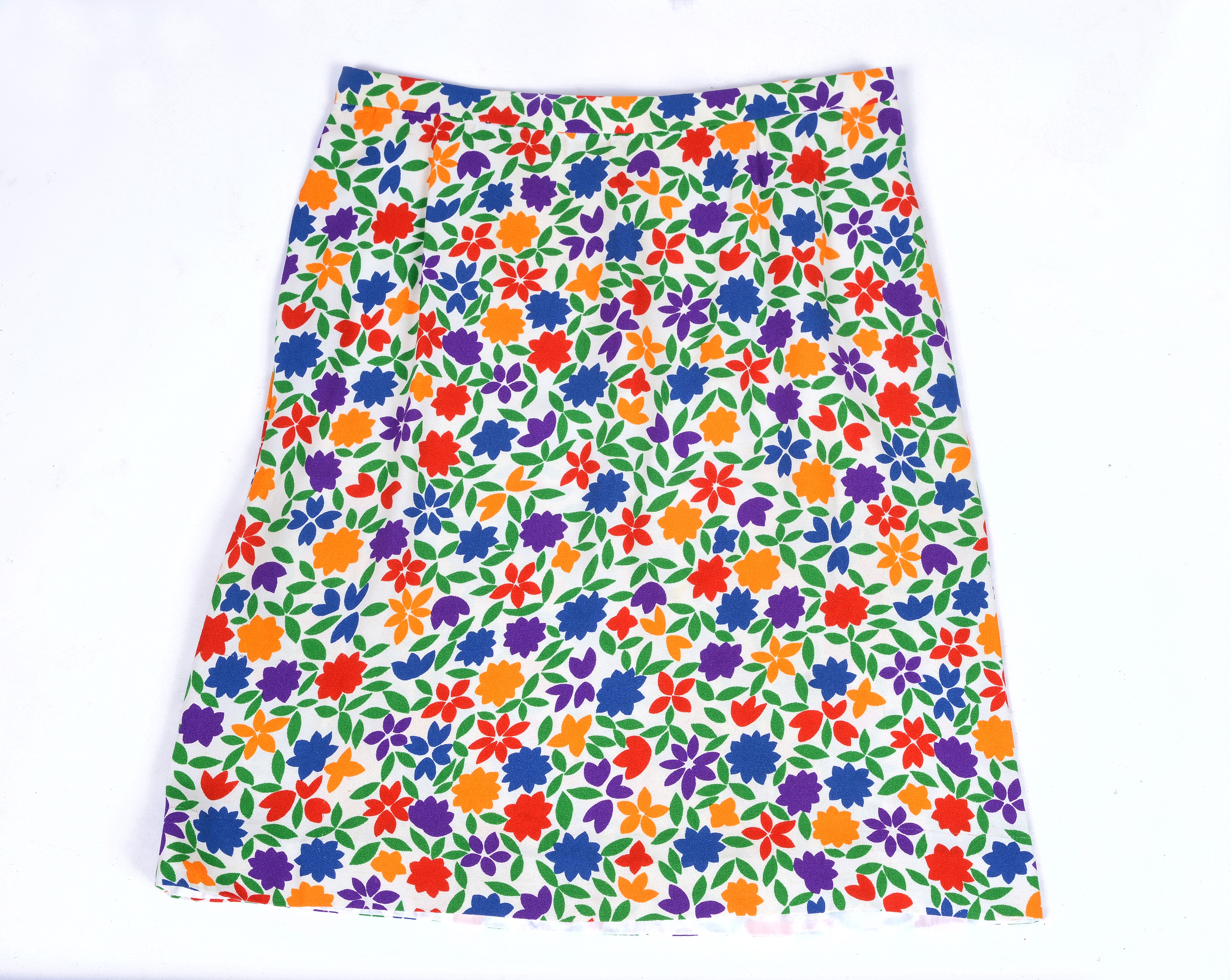 Completo in seta a stampa floreale multicolor su fondo panna