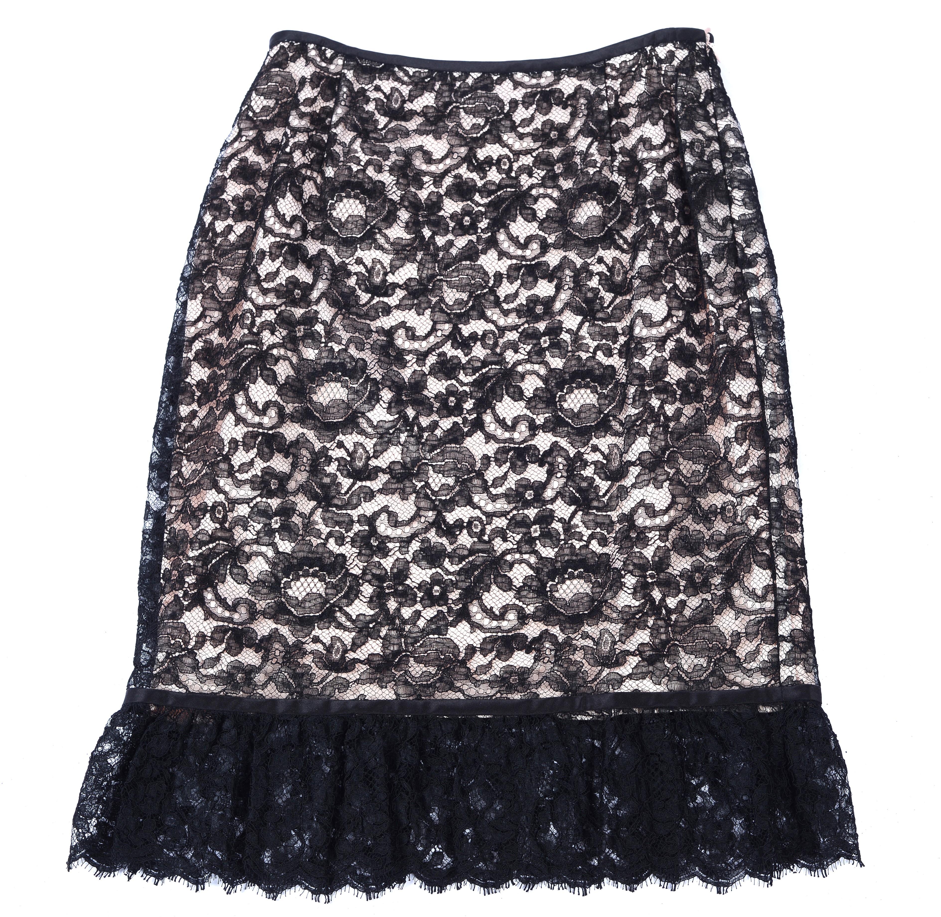 Completo in pizzo nero e seta rosa