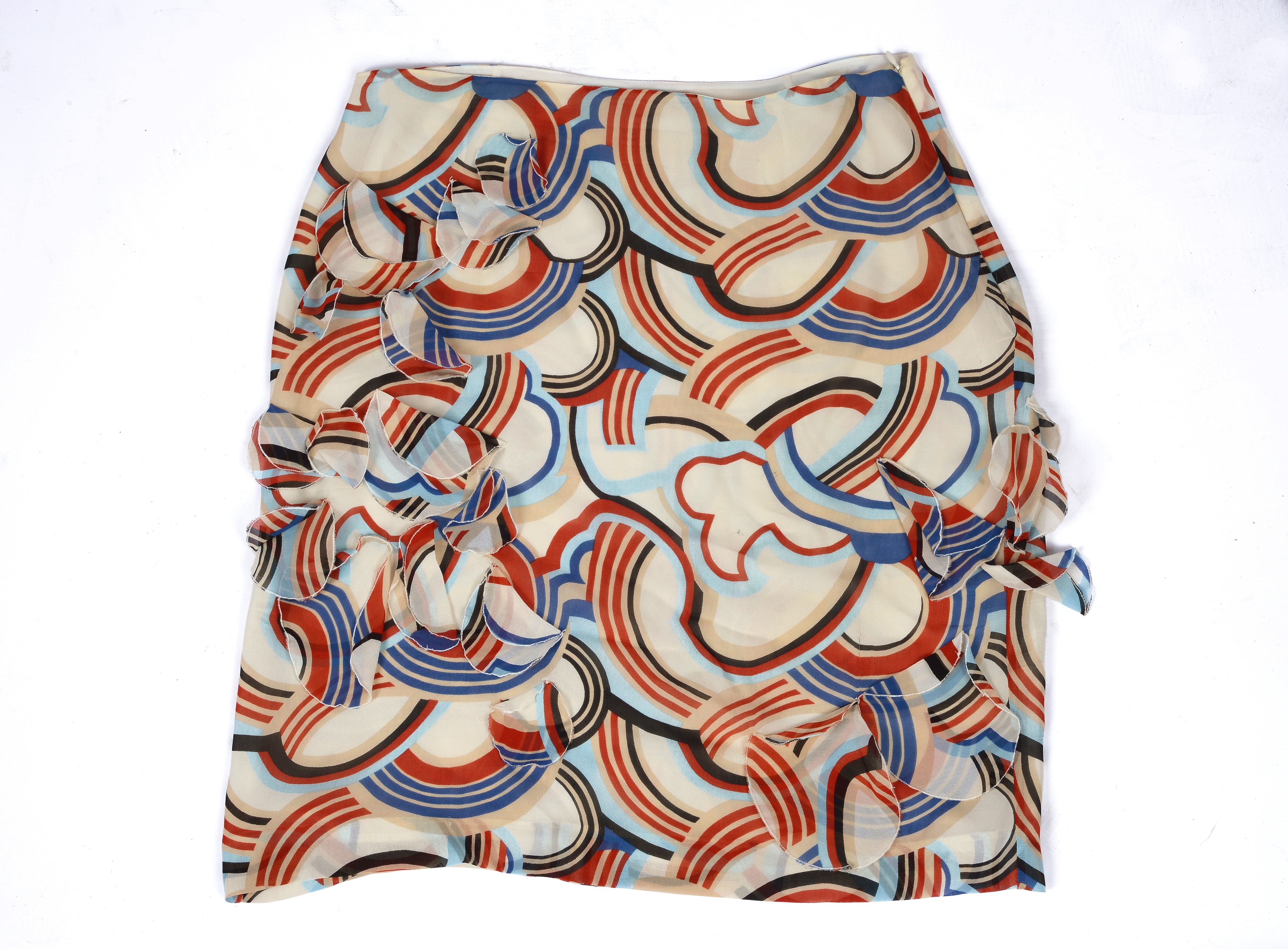 Completo in seta a motivo astratto nei toni del rosso