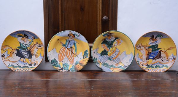 Serie di quattro piatti decorativi in ceramica di Montelupo