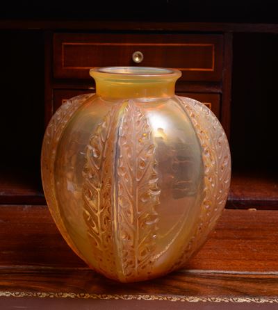 Vaso in Vetro Pressato, Lalique