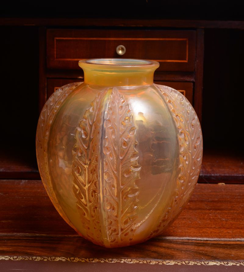 Vaso in Vetro Pressato, Lalique