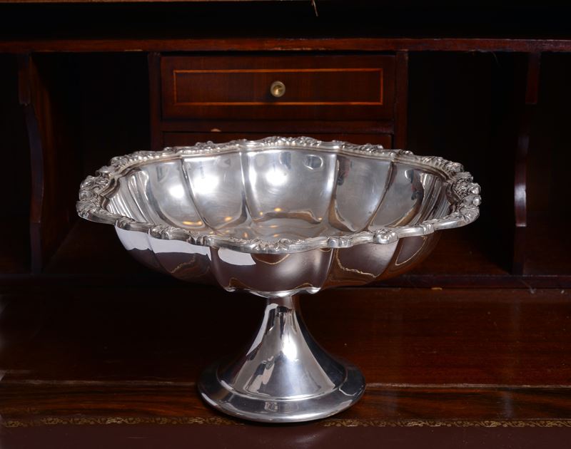 Grande centrotavola in metallo argentato