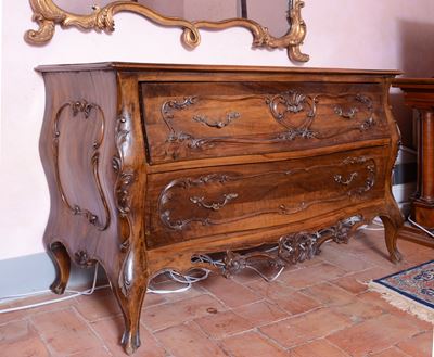 Cassettone in Noce