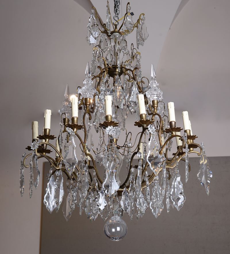 Grande Lampadario in ferro battuto e cristalli