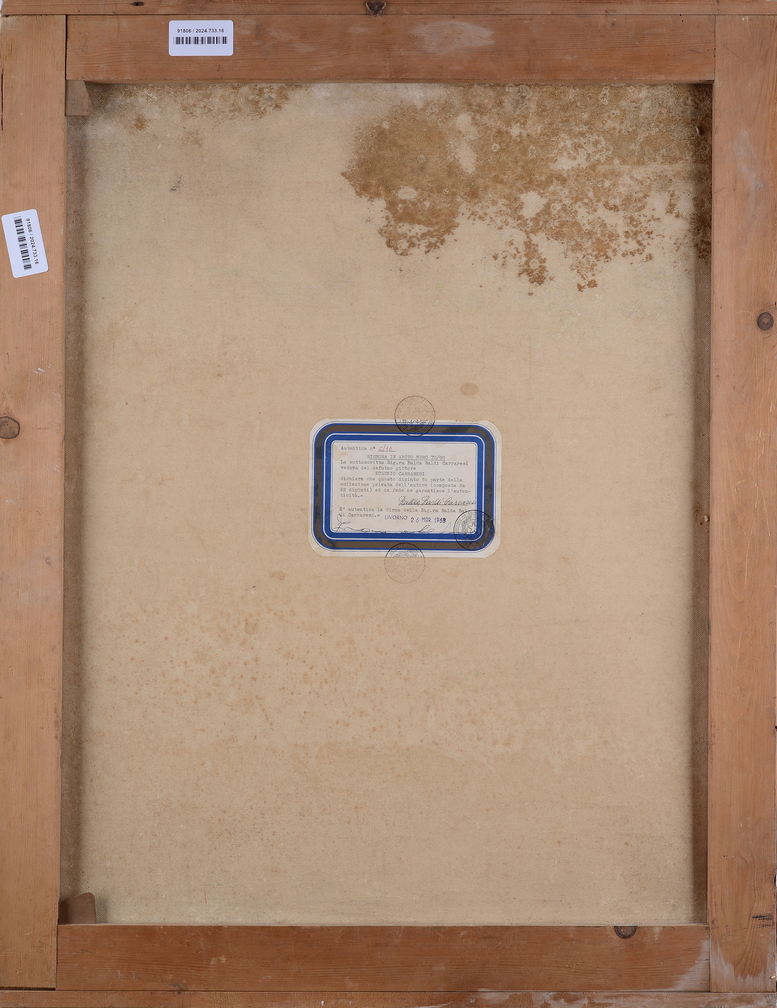 Signora in abito nero