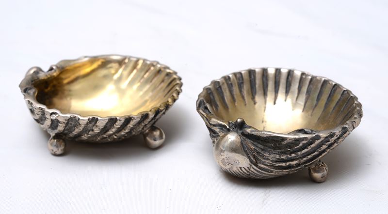 Sale e pepe a forma di conchiglia in argento