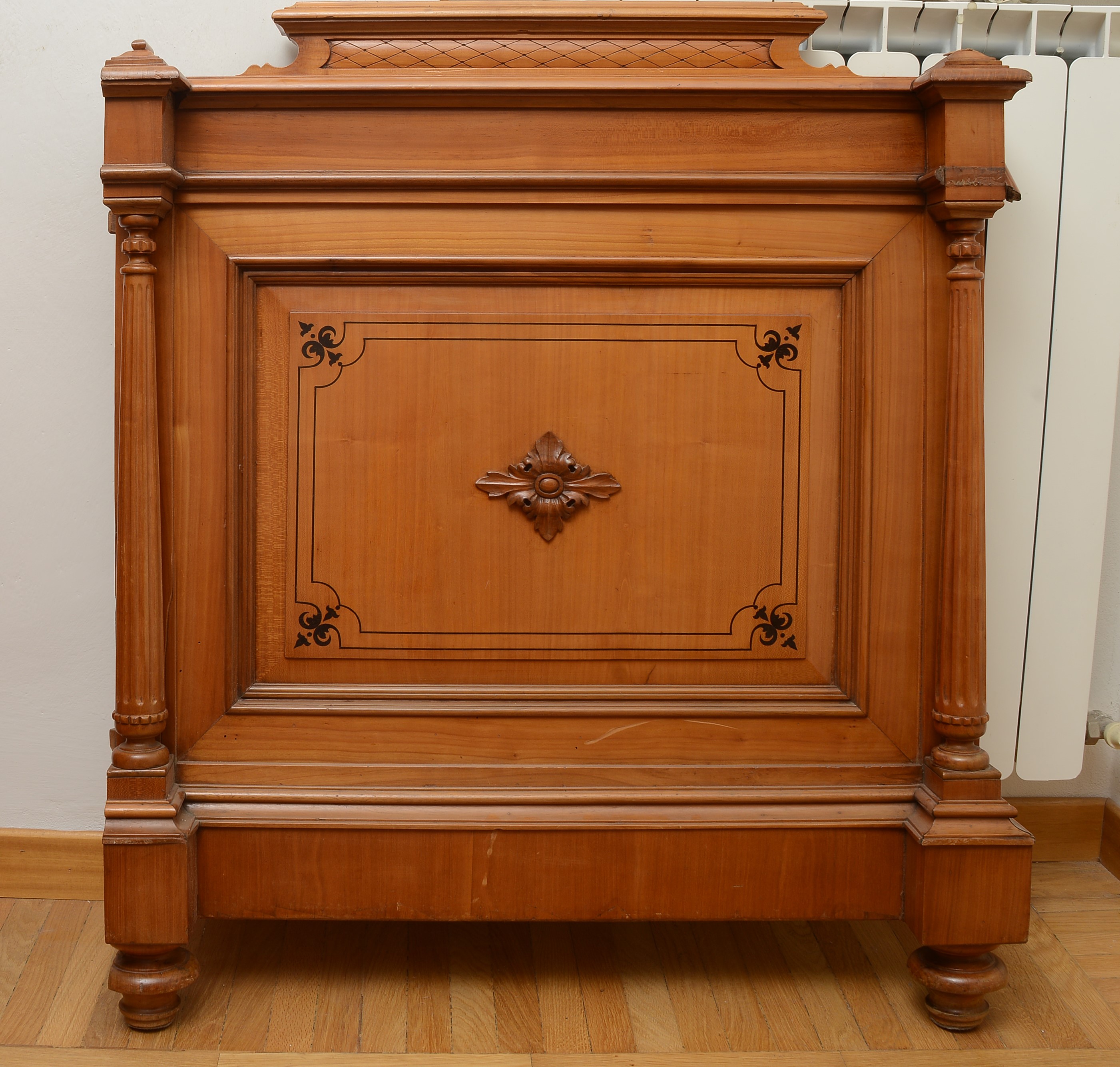 Testate, pediere e laterali di due letti singoli