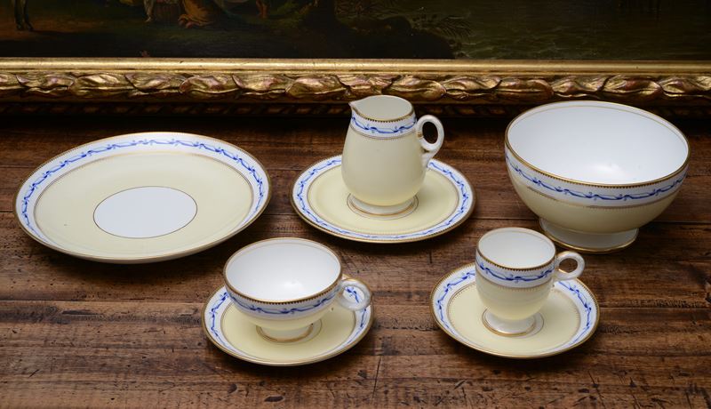 Servito in porcellana gialla